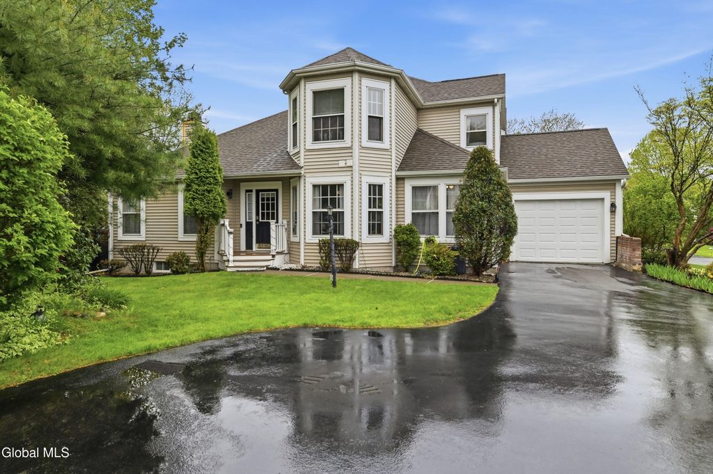 173 Killarney Drive, Niskayuna, NY 12309