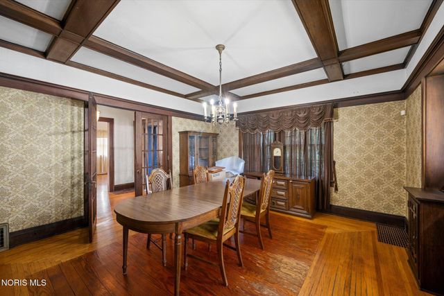 2702 Scottwood Avenue, Toledo, OH 43610