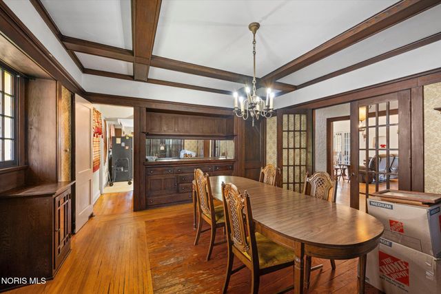 2702 Scottwood Avenue, Toledo, OH 43610