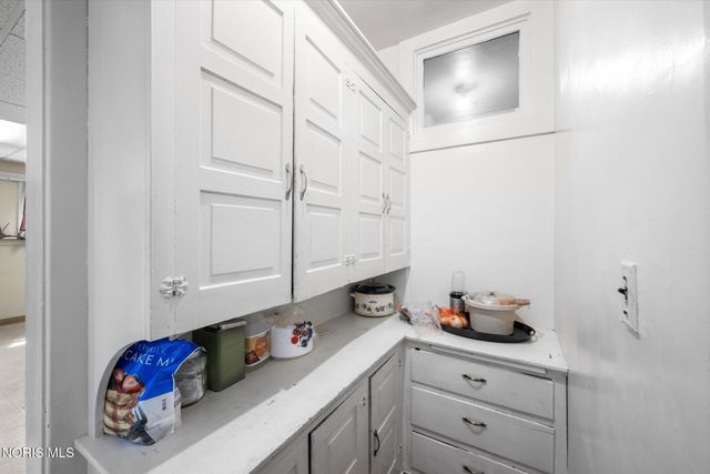2702 Scottwood Avenue, Toledo, OH 43610
