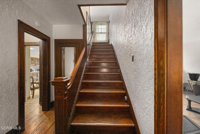 2702 Scottwood Avenue, Toledo, OH 43610