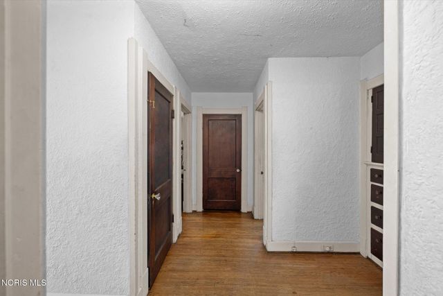 2702 Scottwood Avenue, Toledo, OH 43610