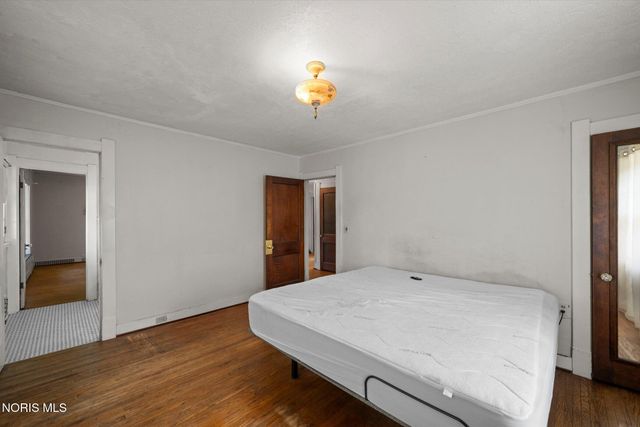 2702 Scottwood Avenue, Toledo, OH 43610