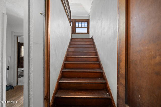 2702 Scottwood Avenue, Toledo, OH 43610