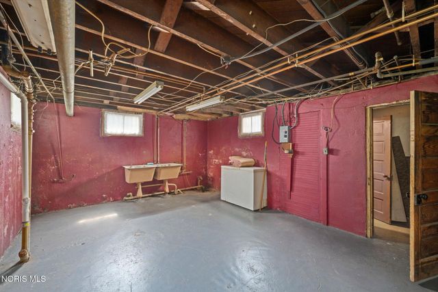 2702 Scottwood Avenue, Toledo, OH 43610