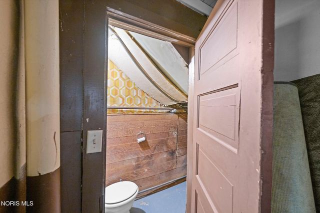 2702 Scottwood Avenue, Toledo, OH 43610