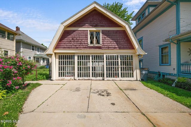 2702 Scottwood Avenue, Toledo, OH 43610