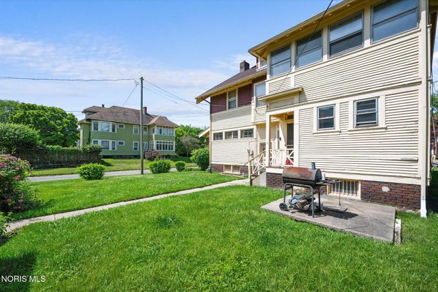 2702 Scottwood Avenue, Toledo, OH 43610