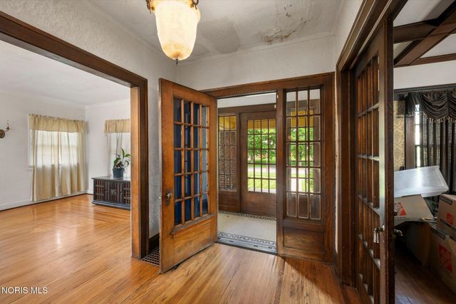 2702 Scottwood Avenue, Toledo, OH 43610