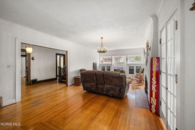 2702 Scottwood Avenue, Toledo, OH 43610