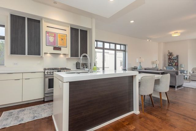 717 S Riverside Dr Apt 201, Memphis, TN 38103