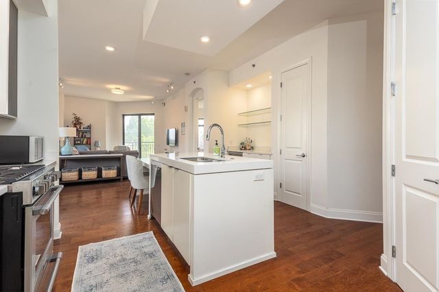 717 S Riverside Dr Apt 201, Memphis, TN 38103