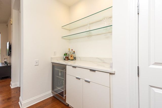 717 S Riverside Dr Apt 201, Memphis, TN 38103