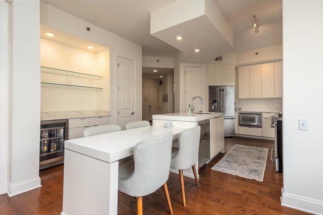 717 S Riverside Dr Apt 201, Memphis, TN 38103