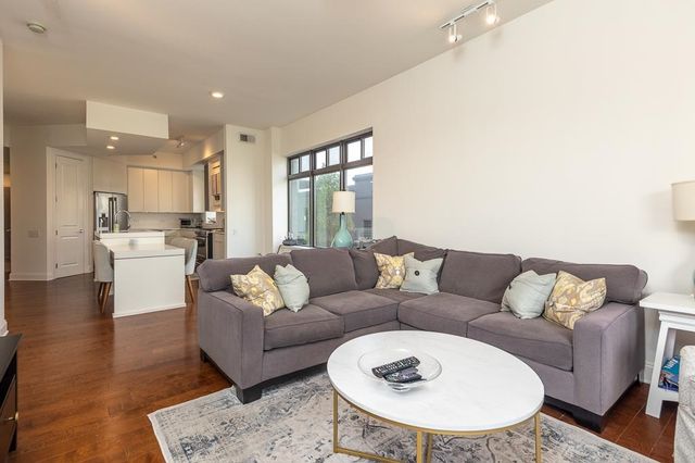 717 S Riverside Dr Apt 201, Memphis, TN 38103