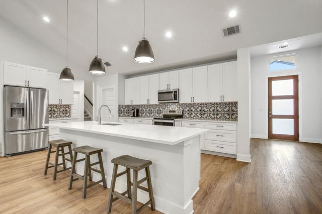 6509 Shady LN, Lago Vista, TX 78645