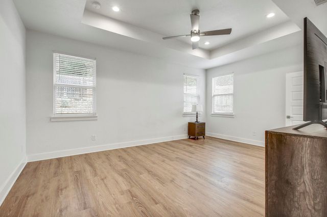 6509 Shady LN, Lago Vista, TX 78645