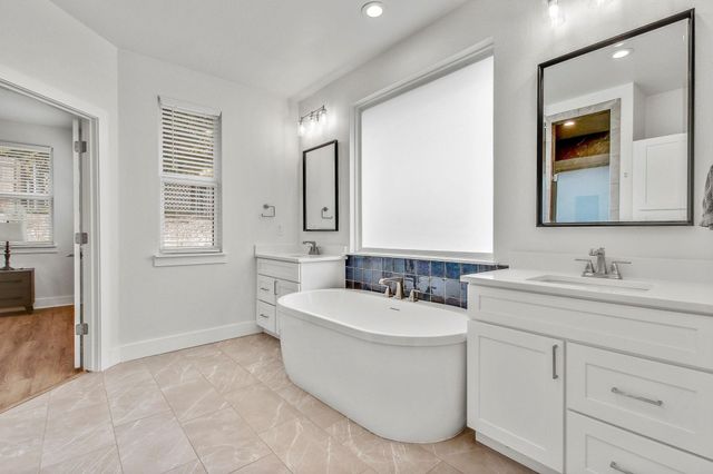 6509 Shady LN, Lago Vista, TX 78645