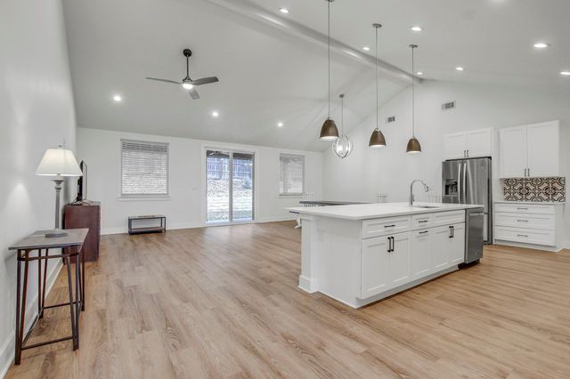 6509 Shady LN, Lago Vista, TX 78645