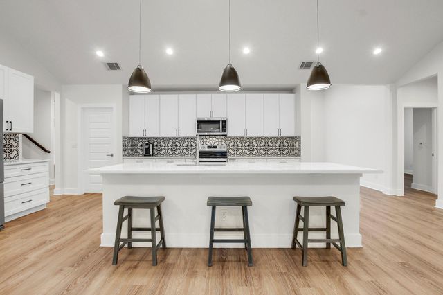 6509 Shady LN, Lago Vista, TX 78645