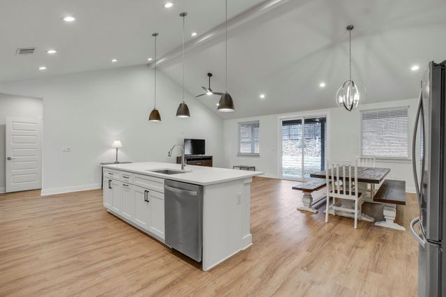 6509 Shady LN, Lago Vista, TX 78645