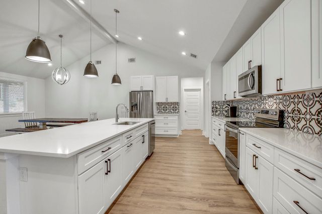 6509 Shady LN, Lago Vista, TX 78645