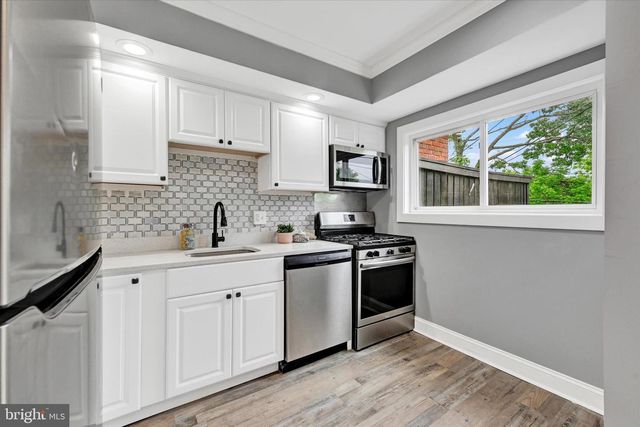 548 CHALCOT, Essex, MD 21221