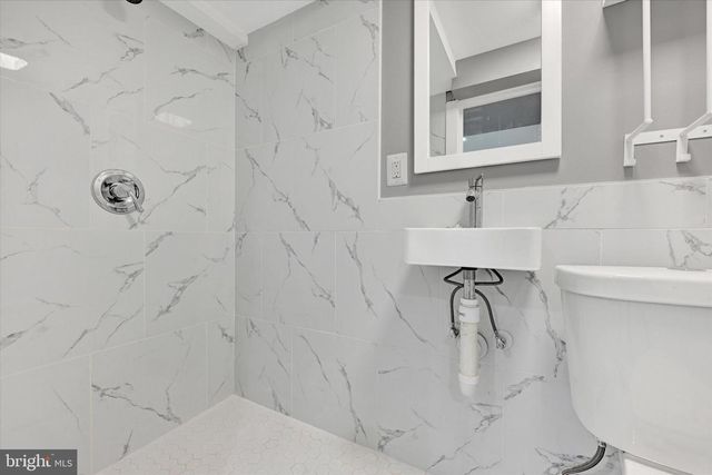 548 CHALCOT, Essex, MD 21221