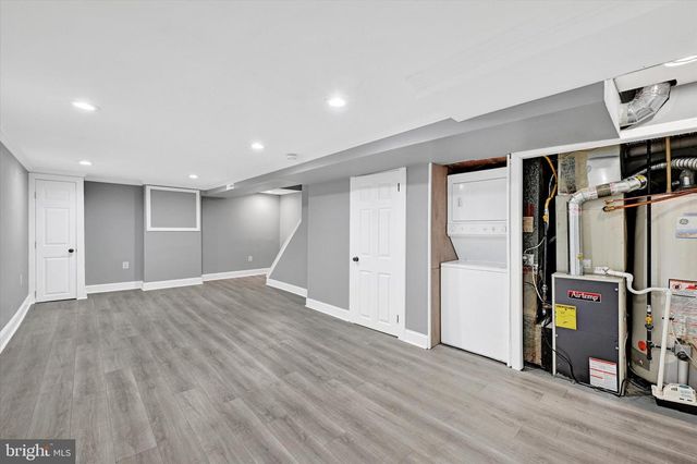 548 CHALCOT, Essex, MD 21221