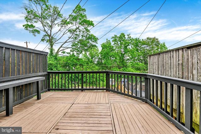 548 CHALCOT, Essex, MD 21221