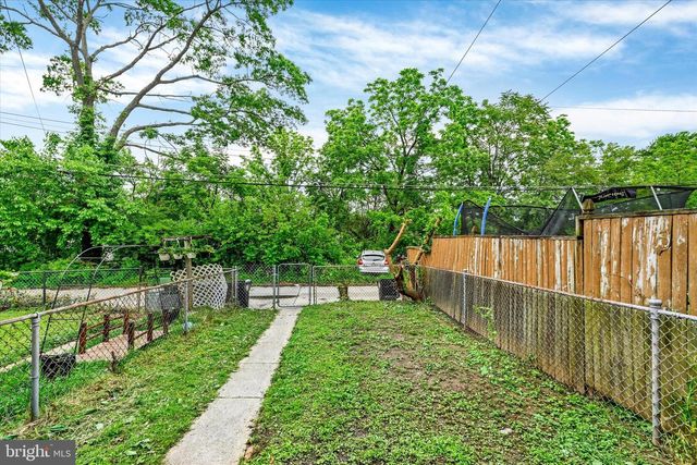 548 CHALCOT, Essex, MD 21221