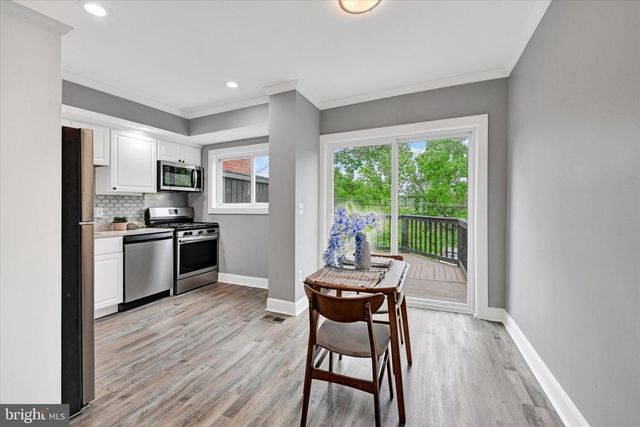 548 CHALCOT, Essex, MD 21221