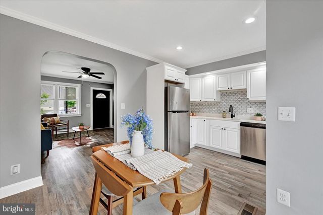 548 CHALCOT, Essex, MD 21221