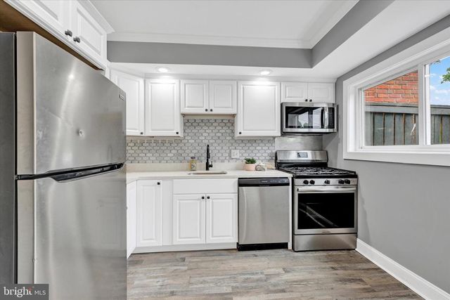 548 CHALCOT, Essex, MD 21221
