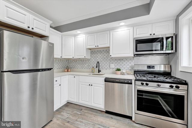 548 CHALCOT, Essex, MD 21221