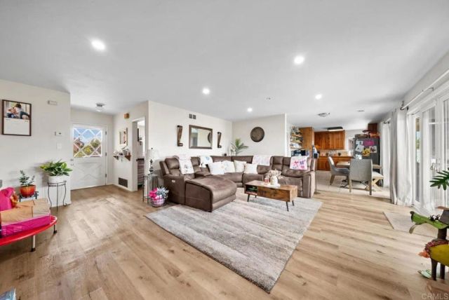 737 Carlow Court, El Cajon, CA 92020