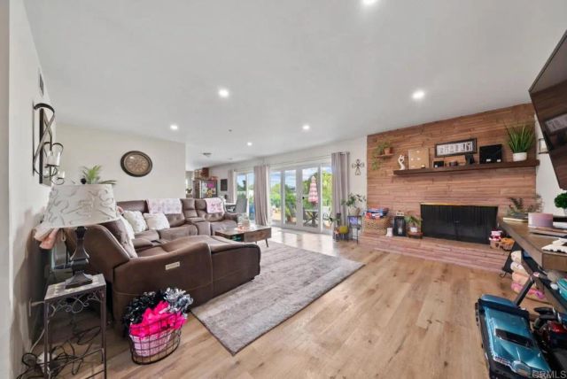 737 Carlow Court, El Cajon, CA 92020