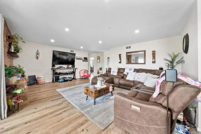 737 Carlow Court, El Cajon, CA 92020