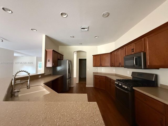 2974 Blackwater Oaks Drive, Lakeland, FL 33860
