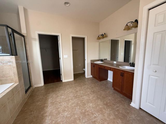 2974 Blackwater Oaks Drive, Lakeland, FL 33860