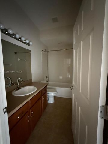 2974 Blackwater Oaks Drive, Lakeland, FL 33860
