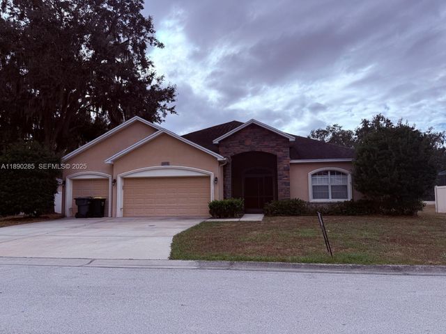2974 Blackwater Oaks Drive, Lakeland, FL 33860