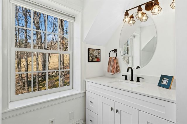 4 Black Hill Rd, Paxton, MA 01612