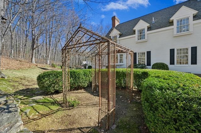 4 Black Hill Rd, Paxton, MA 01612