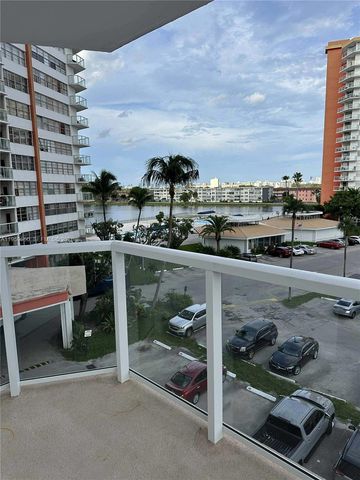 1301 NE Miami Gardens Drive 425W, Miami, FL 33179