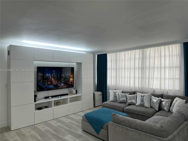 1301 NE Miami Gardens Drive 425W, Miami, FL 33179
