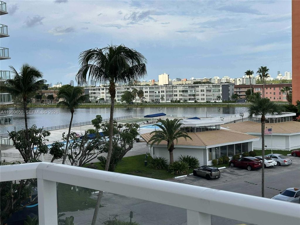 1301 NE Miami Gardens Drive 425W, Miami, FL 33179