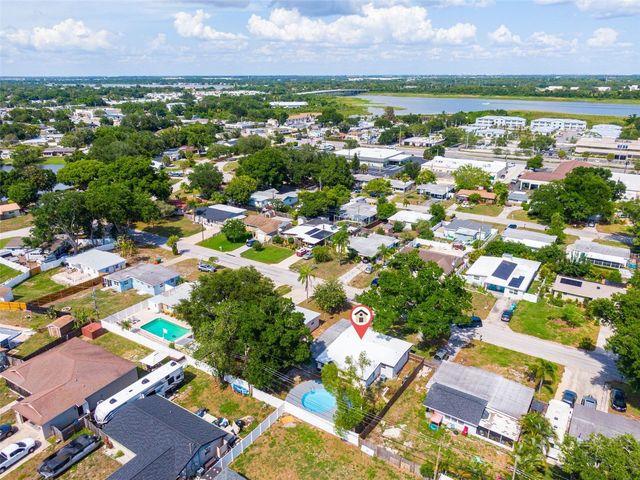9596 GROVELAND STREET, Seminole, FL 33772
