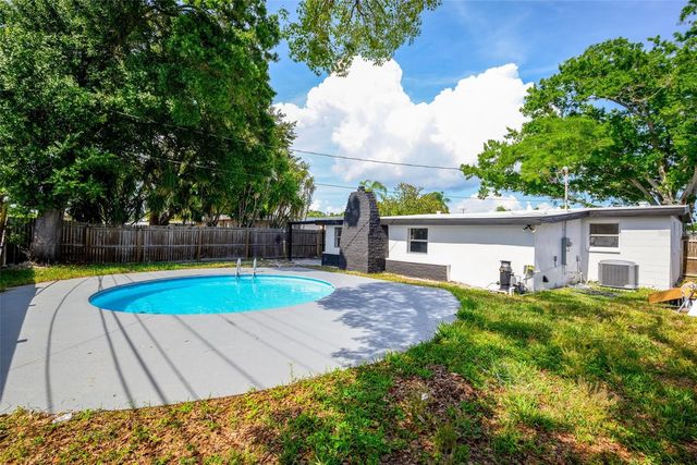 9596 GROVELAND STREET, Seminole, FL 33772