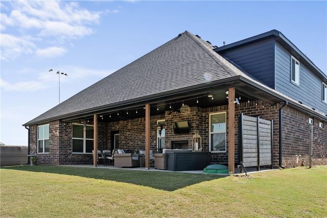 1300 Paragon Drive, Centerton, AR 72719